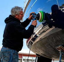 Physalia* YachtCare, Produkt: Physalia YachtProtection, Spezialpolitur für GfK-Boote, wirkt mindestens 24 Monate.
bootspolitur-reinigt-poliert-versiegelt-gfk-gelcoat-lack.com
